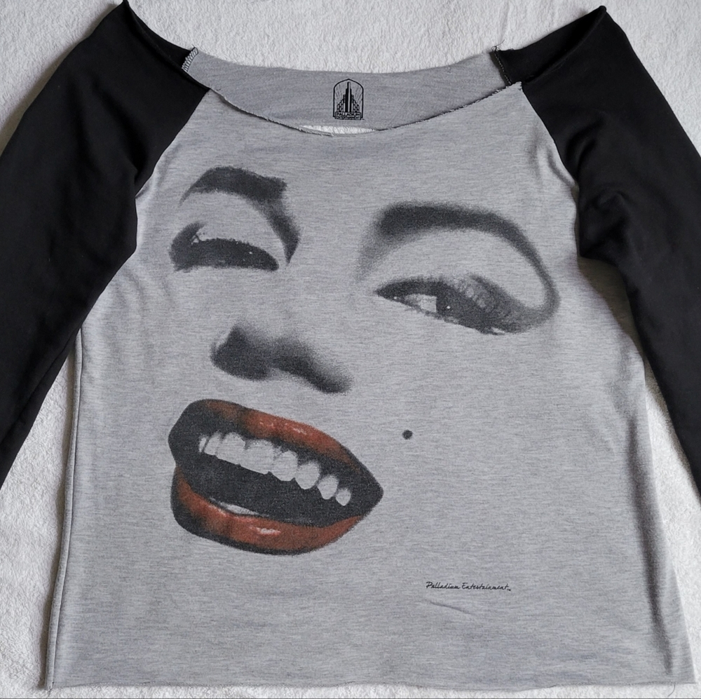 Light boat neck top